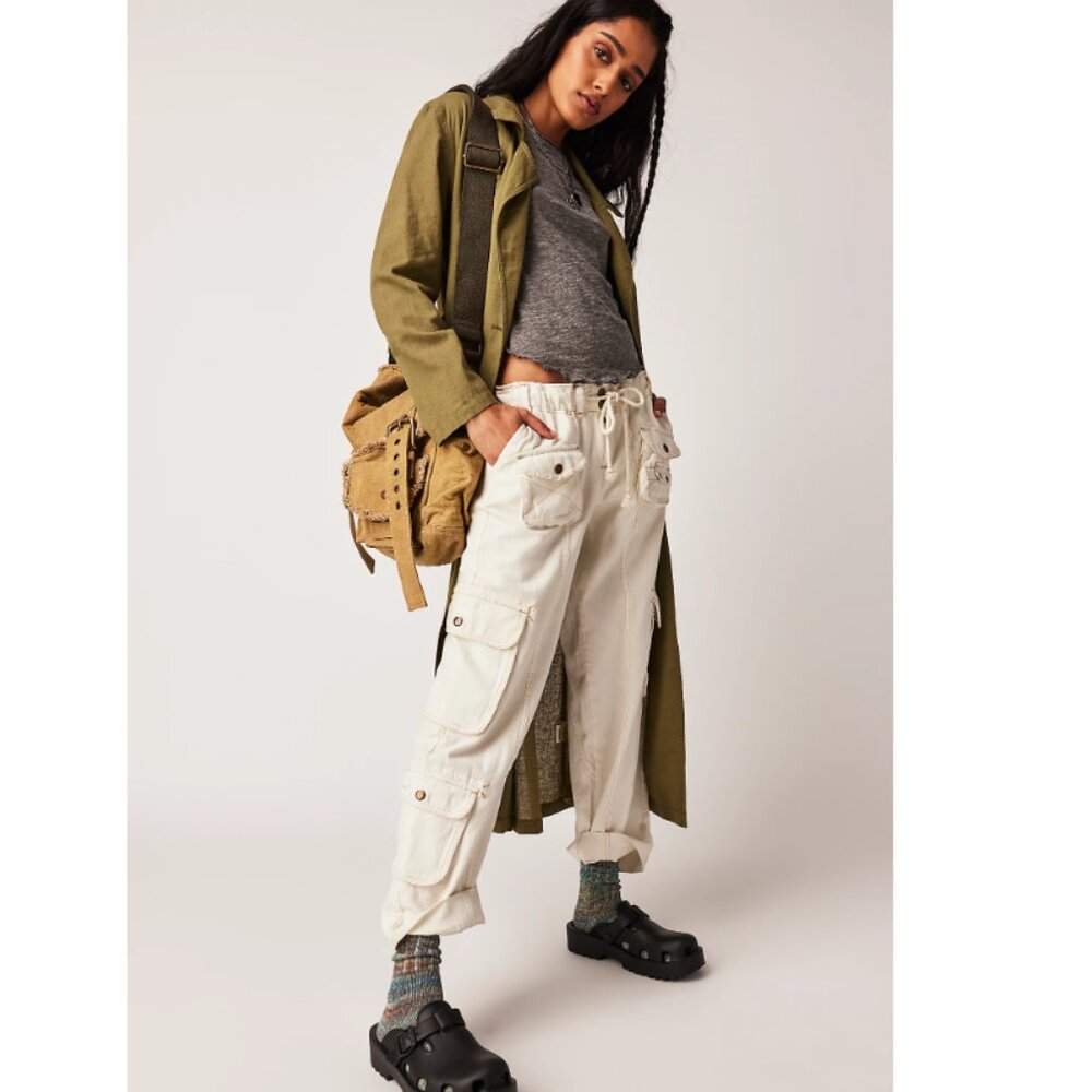 new Free People Tahiti Low Rise Straight Leg Cargo Pants Women’s in Tofu 4J2